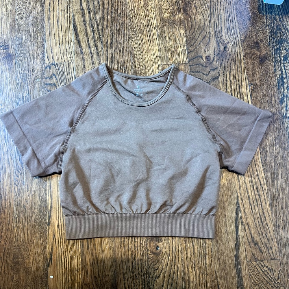 NVGTN Vortex Seamless Short Sleeve Bra Top - Mocha Brown, Small